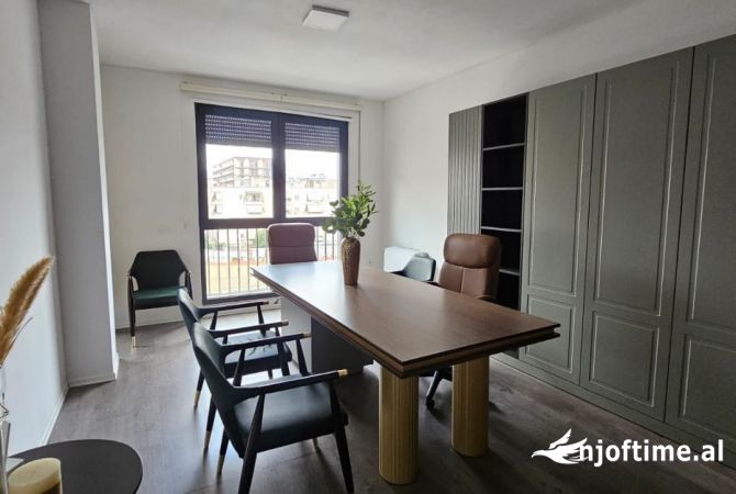 Ambient biznesi me qera 3+1 ne Tirane - 1,000 Euro