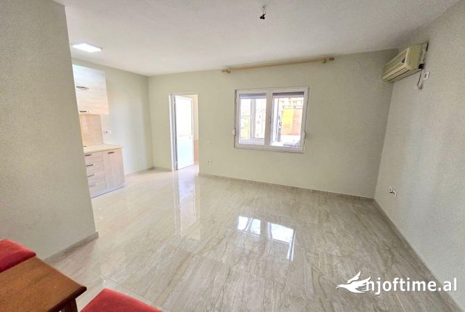 Shtepi ne shitje Apartament ne Tirane, 2+1, Mobilimi Bosh, pa mobiluar, Pagesa 124,000  Euro.