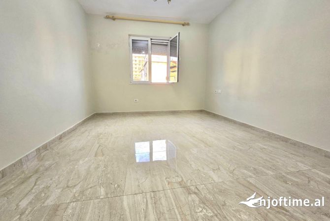 Shtepi ne shitje Apartament ne Tirane, 2+1, Mobilimi Bosh, pa mobiluar, Pagesa 124,000  Euro.