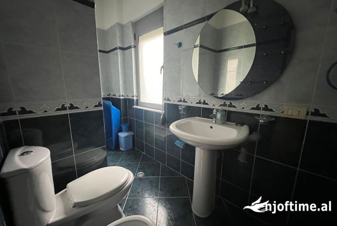 Shtepi me qera Apartament ne Tirane, 2+1, Mobilimi E mobiluar, Pagesa 43,000  Leke.