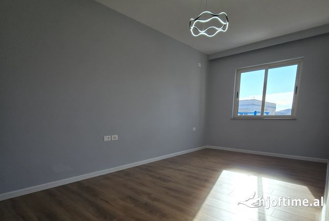 Shtepi ne shitje Apartament ne Tirane, 2+1, Mobilimi Bosh, pa mobiluar, Pagesa 108,000  Euro.