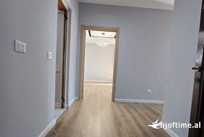 Shtepi ne shitje Apartament ne Tirane, 2+1, Mobilimi Bosh, pa mobiluar, Pagesa 108,000  Euro.