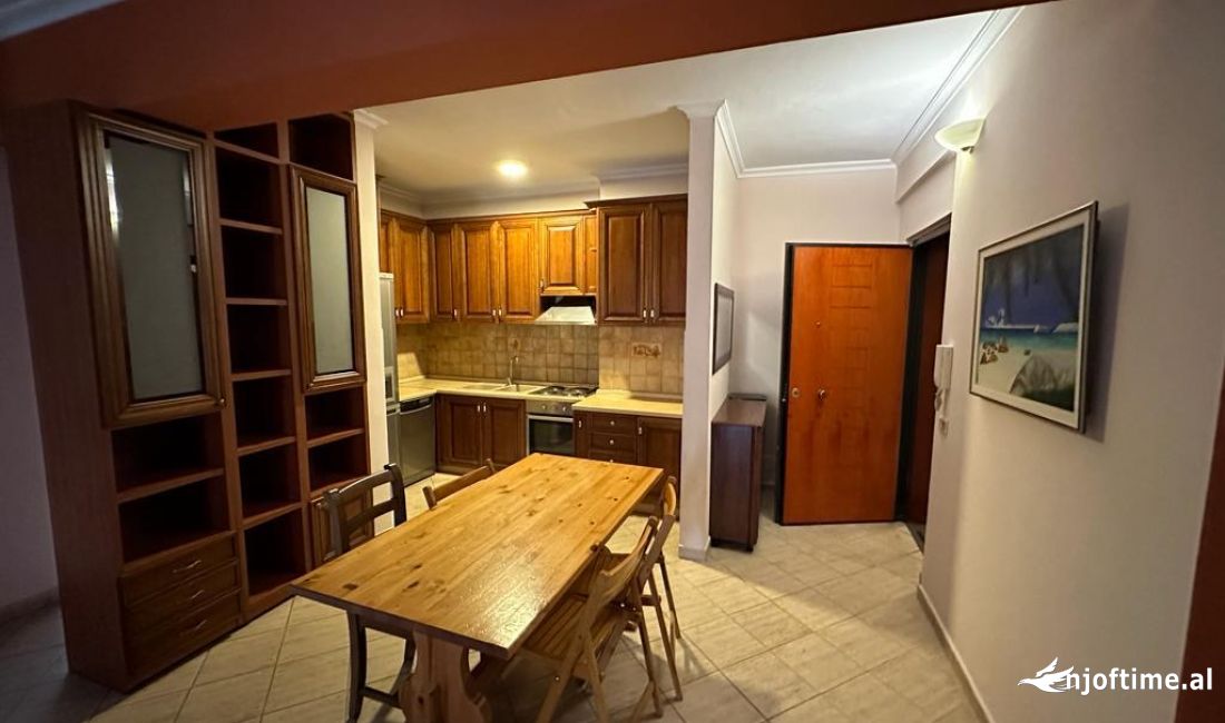 Shtepi me qera Apartament ne Tirane, 2+1, Mobilimi E mobiluar, Pagesa 750  Euro.