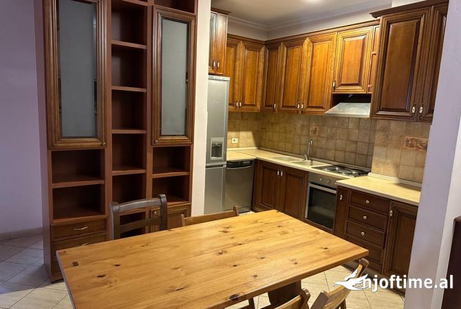 Shtepi me qera Apartament ne Tirane, 2+1, Mobilimi E mobiluar, Pagesa 750  Euro.