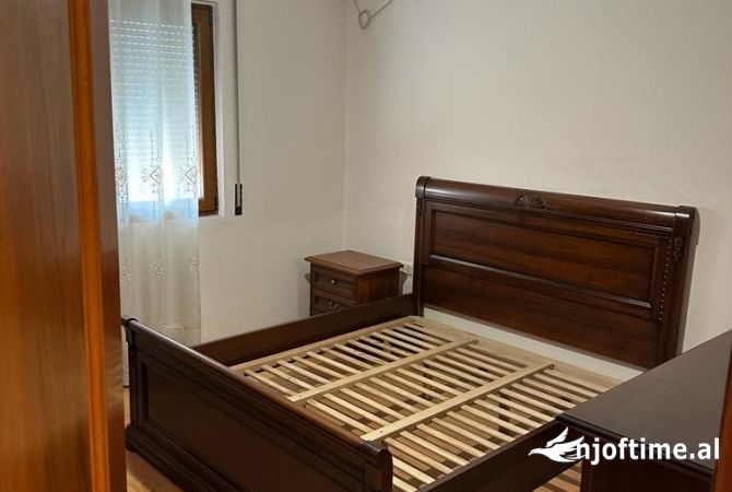 Shtepi me qera Apartament ne Tirane, 2+1, Mobilimi E mobiluar, Pagesa 750  Euro.