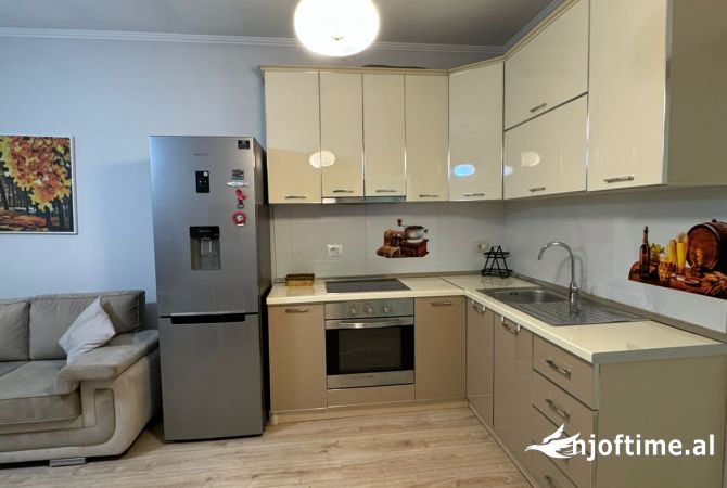 Shtepi me qera Apartament ne Tirane, 2+1, Mobilimi E mobiluar, Pagesa 700  Euro.
