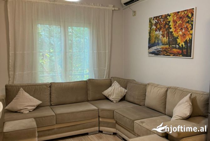 Shtepi me qera Apartament ne Tirane, 2+1, Mobilimi E mobiluar, Pagesa 700  Euro.