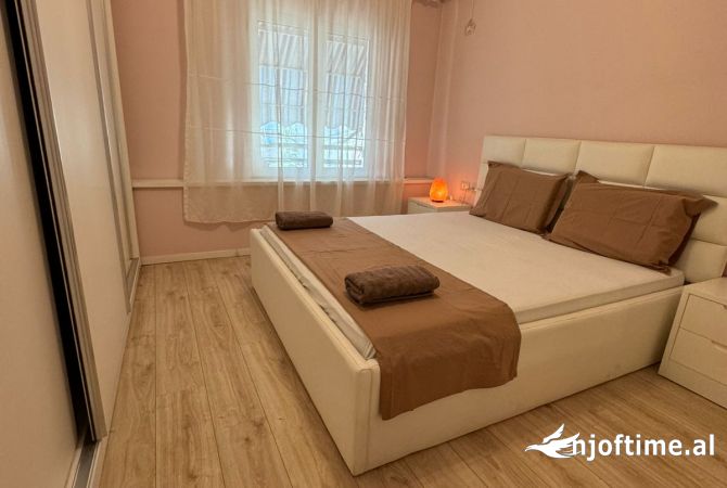 Shtepi me qera Apartament ne Tirane, 2+1, Mobilimi E mobiluar, Pagesa 700  Euro.