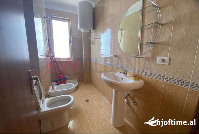 Shtepi ne shitje Apartament ne Tirane, 1+1, Mobilimi E mobiluar, Pagesa 135,000  Euro.