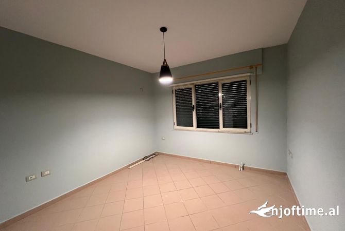 Ambient biznesi me qera 3+1 ne Tirane - 700 Euro