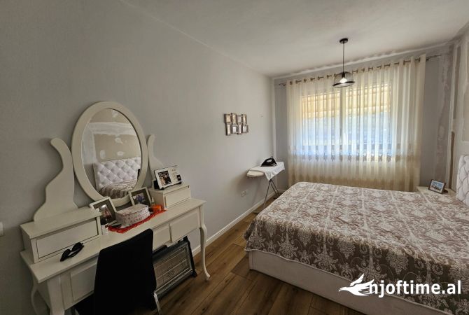 Shtepi ne shitje Apartament ne Tirane, 2+1, Mobilimi E mobiluar, Pagesa 135,000  Euro.