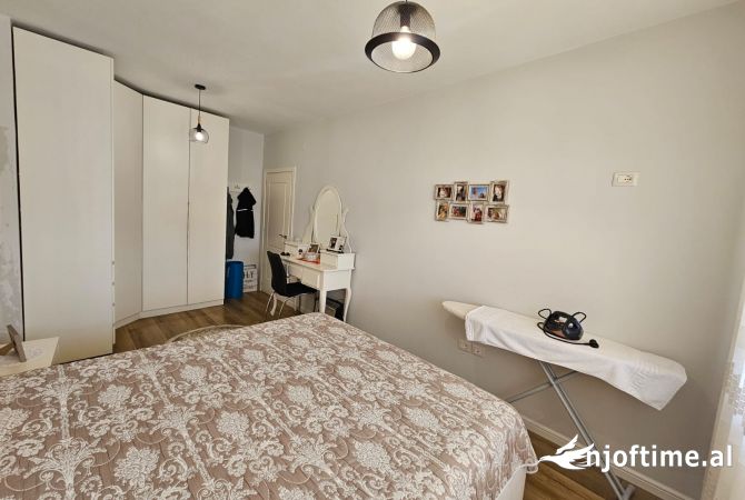 Shtepi ne shitje Apartament ne Tirane, 2+1, Mobilimi E mobiluar, Pagesa 135,000  Euro.