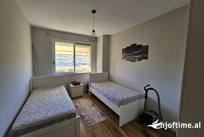 Shtepi ne shitje Apartament ne Tirane, 2+1, Mobilimi E mobiluar, Pagesa 135,000  Euro.