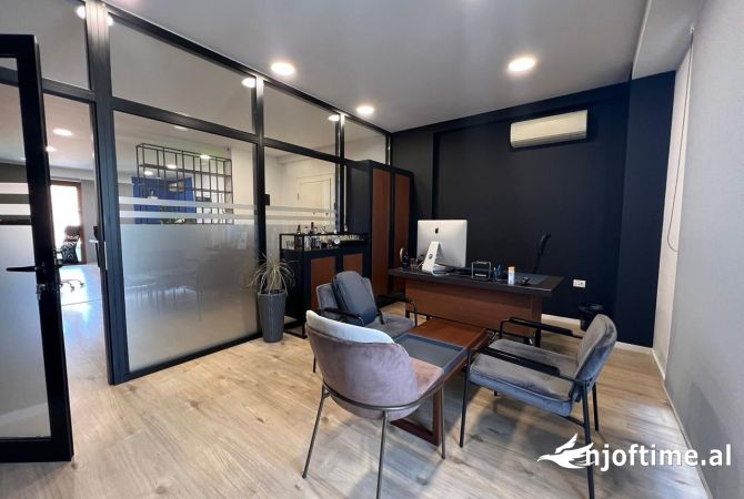 Ambient biznesi me qera 3+1 ne Tirane - 250,000 Leke