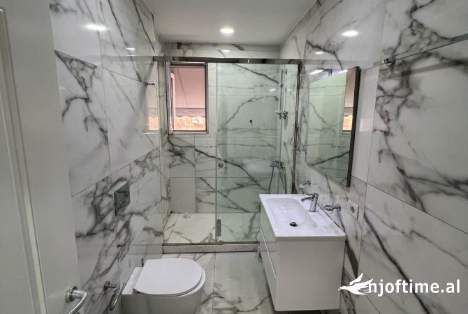 Shtepi ne shitje Apartament ne Tirane, 2+1, Mobilimi E mobiluar, Pagesa 158,000  Euro.