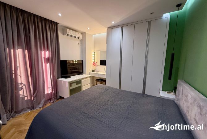 Shtepi ne shitje Apartament ne Tirane, 3+1, Mobilimi E mobiluar, Pagesa 255,000  Euro.