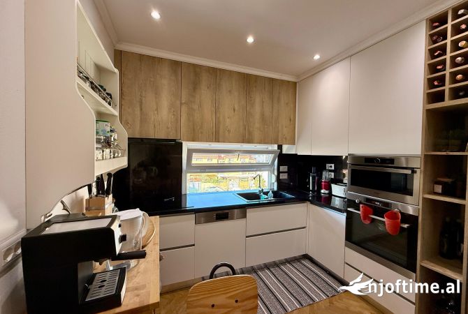 Shtepi ne shitje Apartament ne Tirane, 3+1, Mobilimi E mobiluar, Pagesa 255,000  Euro.