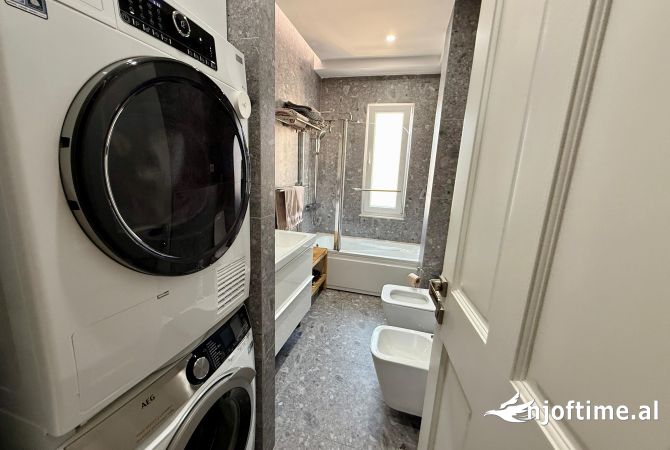 Shtepi ne shitje Apartament ne Tirane, 3+1, Mobilimi E mobiluar, Pagesa 255,000  Euro.