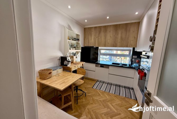 Shtepi ne shitje Apartament ne Tirane, 3+1, Mobilimi E mobiluar, Pagesa 255,000  Euro.