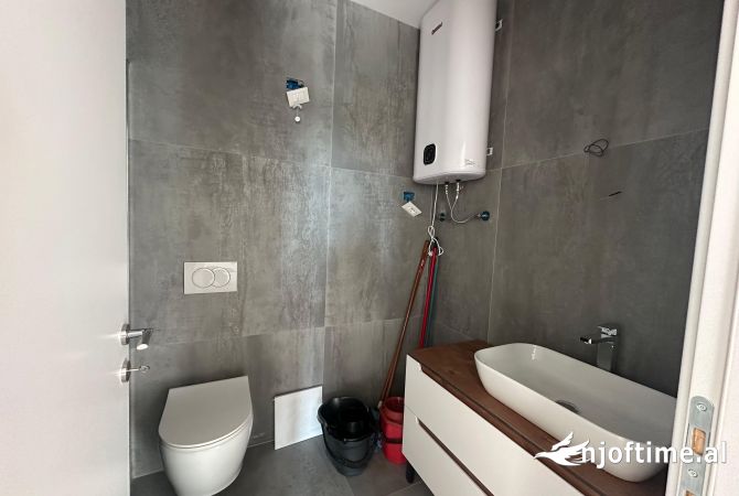 Ambient biznesi me qera 3+1 ne Tirane - 1,000 Euro