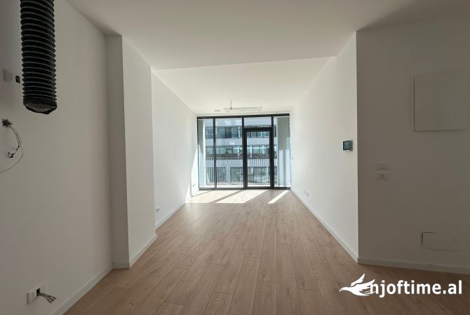 Ambient biznesi me qera 3+1 ne Tirane - 1,000 Euro
