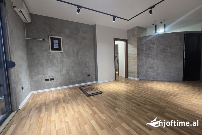 Ambient biznesi me qera 3+1 ne Tirane - 900 Euro