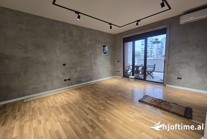 Ambient biznesi me qera 3+1 ne Tirane - 900 Euro