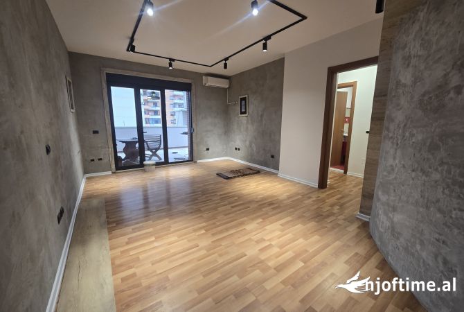 Ambient biznesi me qera 3+1 ne Tirane - 900 Euro