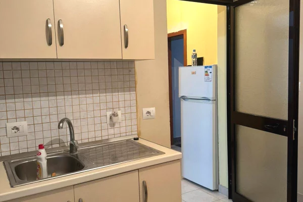 Shtepi me qera Garsoniere ne Tirane - 35,000 Leke