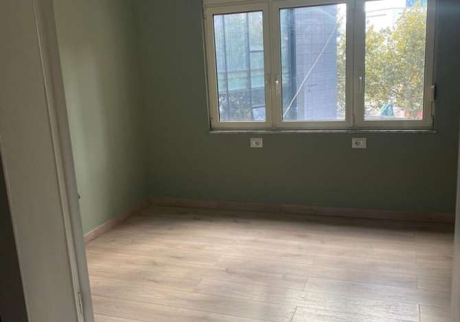 Ambient biznesi me qera 3+1 ne Tirane - 18,000 Leke