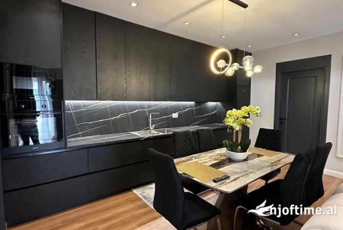 Shtepi me qera 3+1 ne Tirane - 2,300 Euro