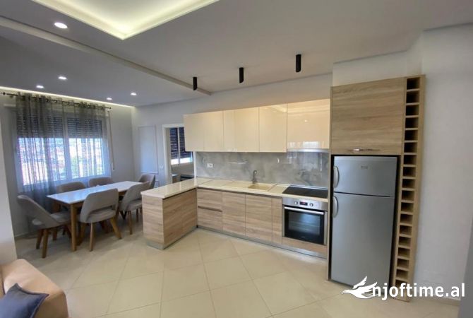 Shtepi me qera Apartament ne Tirane, 2+1, Mobilimi E mobiluar, Pagesa 700  Euro.