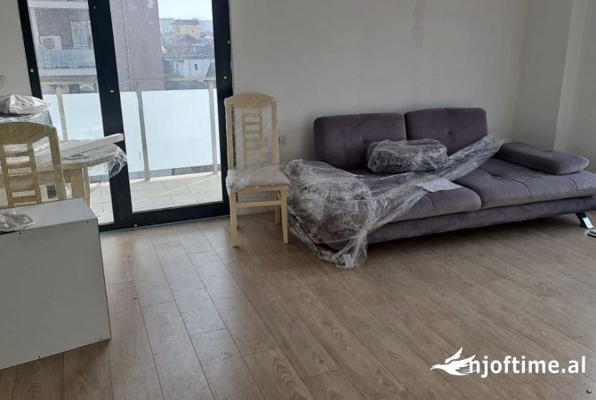 Jepet me qera apartament 3+1 CasaItalia 550 euro