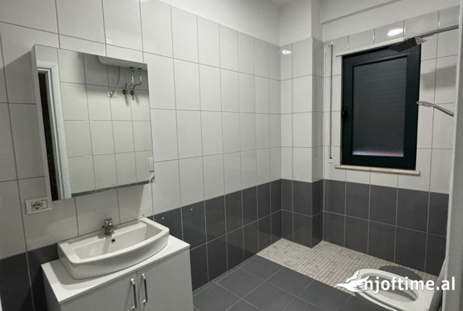Shtepi me qera Apartament ne Tirane, 2+1, Mobilimi E mobiluar, Pagesa 500  Euro.