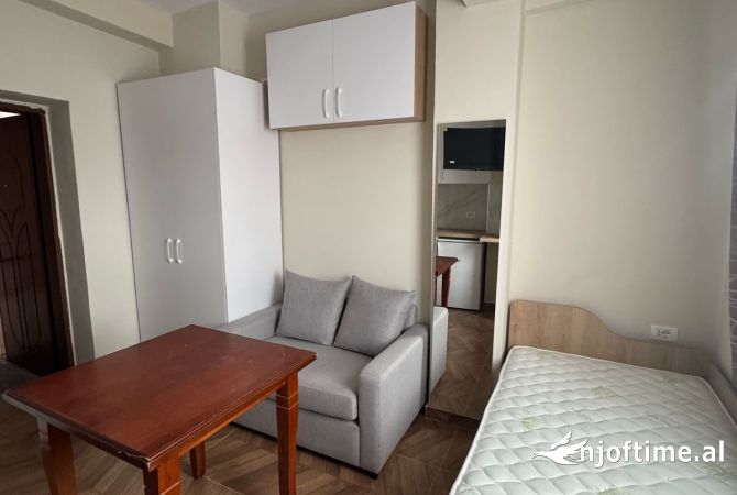 Shtepi me qera Apartament ne Tirane, Garsoniere, Mobilimi E mobiluar, Pagesa 300  Euro.