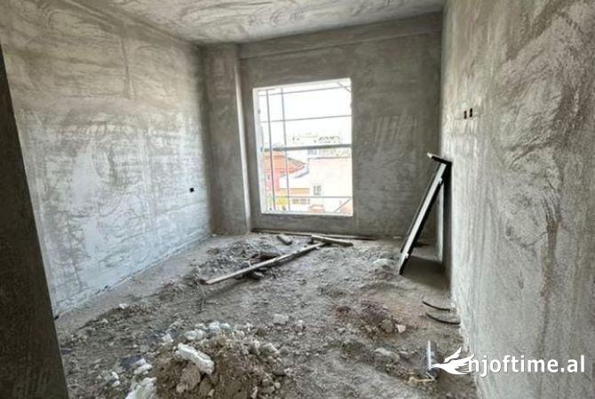 Shtepi ne shitje Apartament ne Tirane, 2+1, Mobilimi Bosh, pa mobiluar, Pagesa 165,000  Euro.