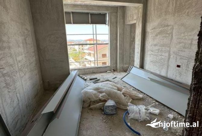 Shtepi ne shitje Apartament ne Tirane, 2+1, Mobilimi Bosh, pa mobiluar, Pagesa 165,000  Euro.