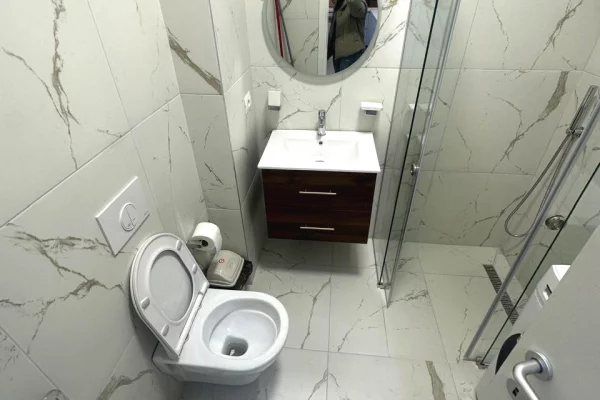 Shtepi me qera Apartament ne Tirane, 1+1, Mobilimi E mobiluar, Pagesa 650  Euro.