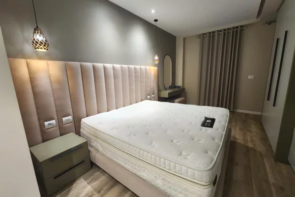 Shtepi me qera Apartament ne Tirane, 2+1, Mobilimi E mobiluar, Pagesa 1,200  Euro.