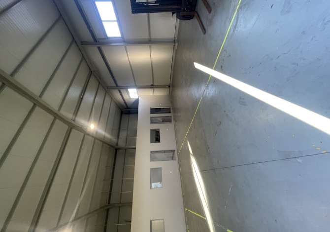 Jepen me qera opsione magazinash 800 m2 Vore