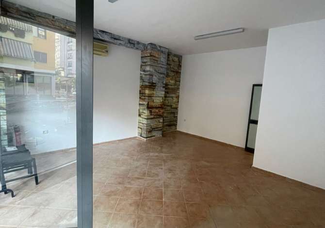 🏡 Shitet dyqan me sip 33 m2 Komuna Parisit📍