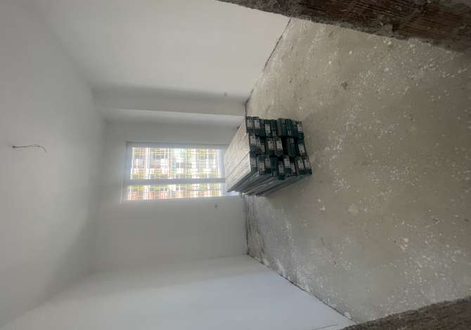 Shtepi ne shitje Apartament ne Tirane, 3+1, Mobilimi Bosh, pa mobiluar, Pagesa 115,000  Euro.