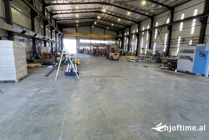 Ambient biznesi me qera 4+1 ne Tirane - 2,700 Euro