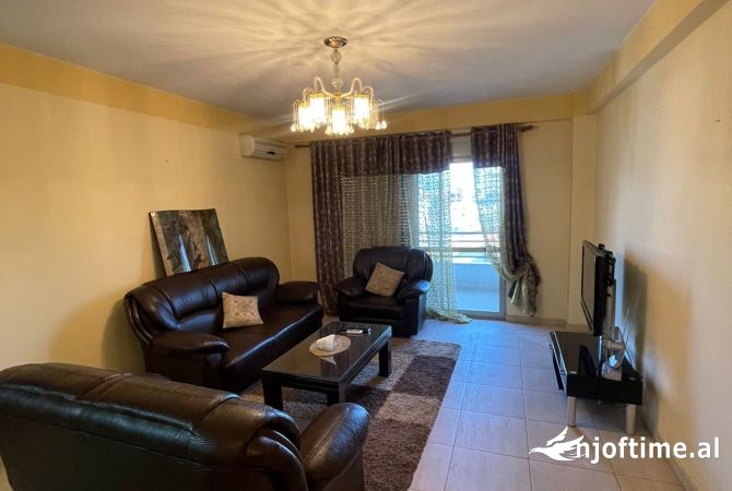 Shtepi ne shitje Apartament ne Tirane, 2+1, Mobilimi E mobiluar, Pagesa 107,000  Euro.