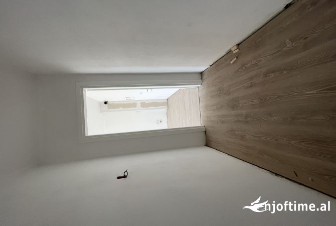 Shtepi ne shitje Apartament ne Tirane, 2+1, Mobilimi Bosh, pa mobiluar, Pagesa 101,500  Euro.