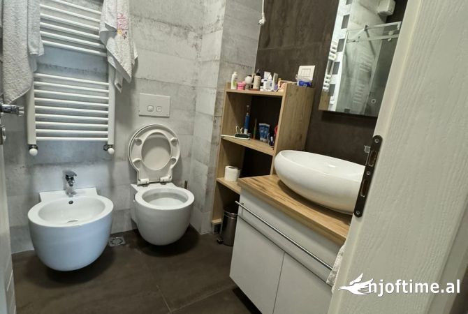 Shtepi ne shitje Apartament ne Tirane, 2+1, Mobilimi E mobiluar, Pagesa 205,000  Euro.