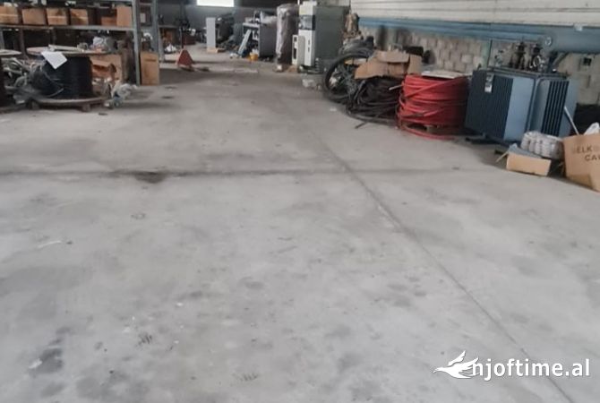 Ambient biznesi me qera 4+1 ne Tirane - 1,200 Euro