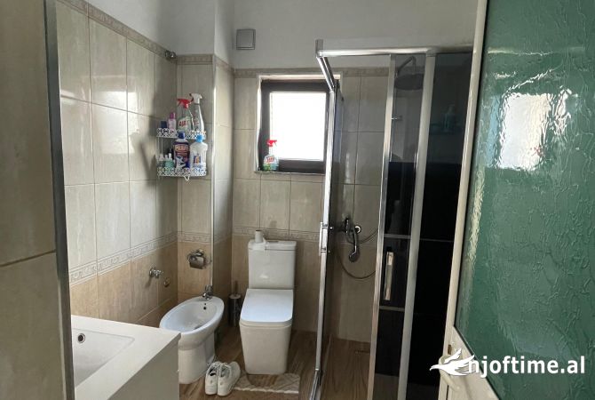 Shtepi ne shitje Shtepi Private ne Tirane, 2+1, Mobilimi E mobiluar, Pagesa 295,000  Euro.