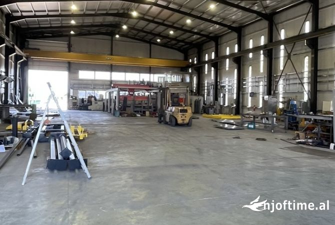Ambient biznesi me qera 4+1 ne Tirane - 1,200 Euro