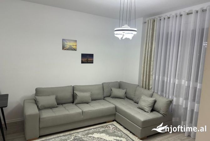 Shtepi ne shitje Apartament ne Tirane, 2+1, Mobilimi E mobiluar, Pagesa 106,000  Euro.